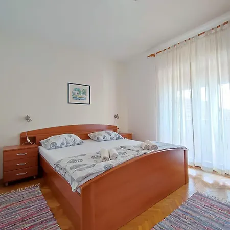Apartment F&m *
